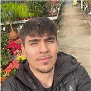 Chaval de 21 años, con un b1, con ganas de dar clases a gente de primaria. Me considero un chico agradable y mis clases didácticas